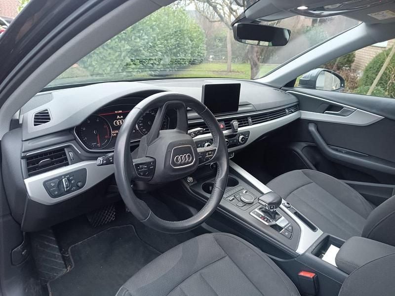Second-hand Audi A4 120 CP (88 kW) 2019 Gri Break