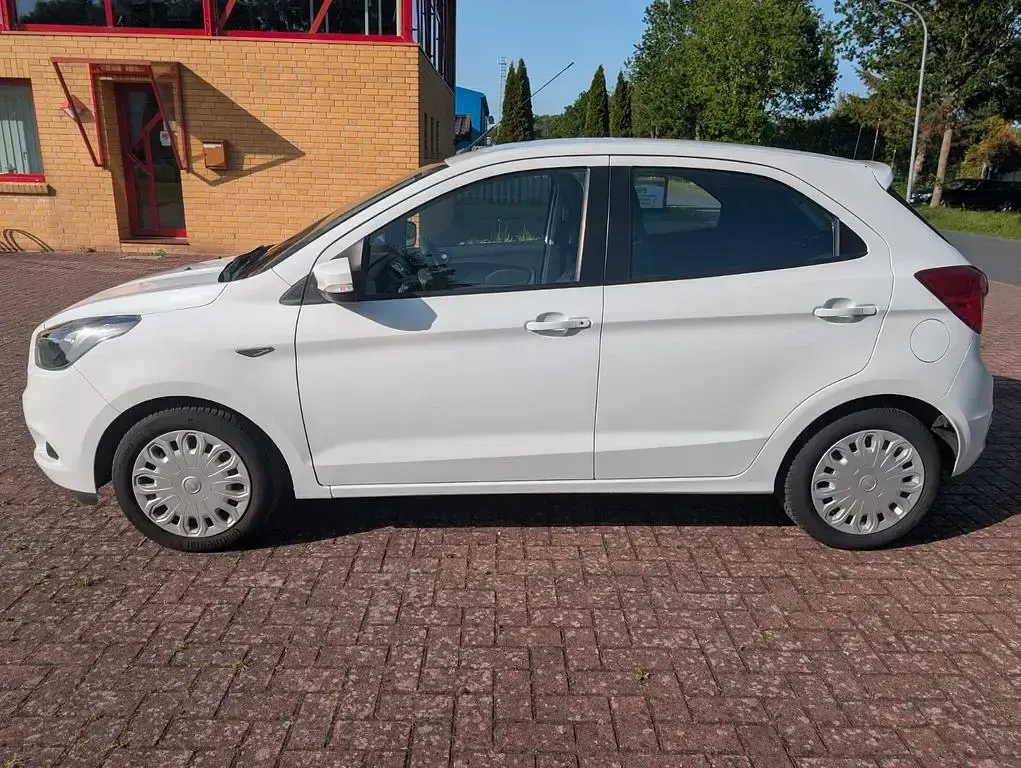Gebraucht Ford Ka 69 PS (50 kW) 2018 Weiß Limousine