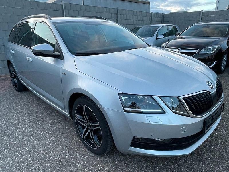 Silber Gebraucht 2019 Skoda Octavia Limousine | 12.990 € (Guter Preis) - Bild 1/4