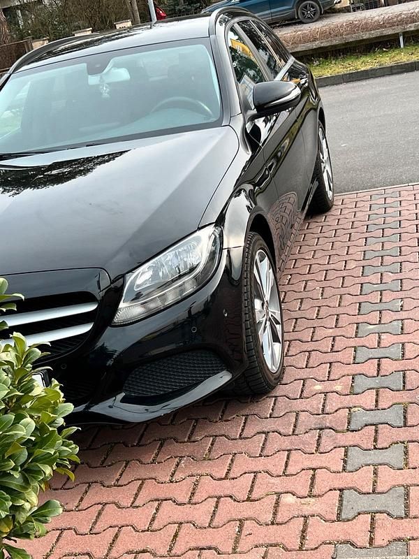 Schwarz Gebraucht 2016 Mercedes C220 Kombi | 12.700 € (Guter Preis) - Bild 1/4