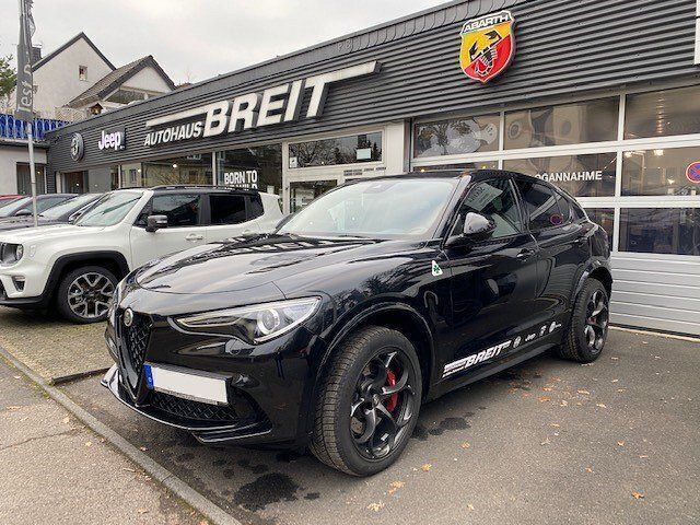 Schwarz Gebraucht 2022 Alfa Romeo Stelvio Quadrifoglio SUV | 68.990 € (Teuer) - Bild 1/4