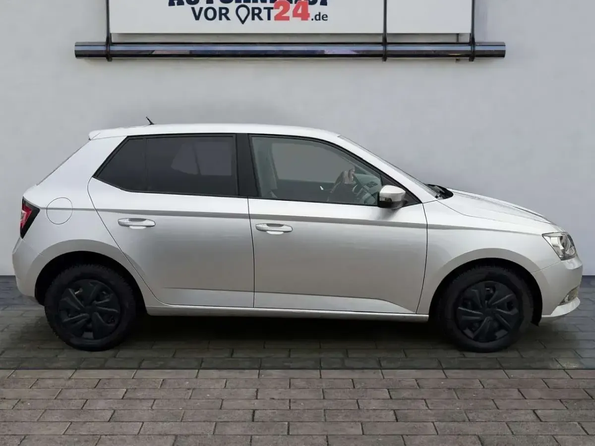Gebraucht Skoda Fabia Ambition 90 PS (66 kW) 2018 Silber Limousine