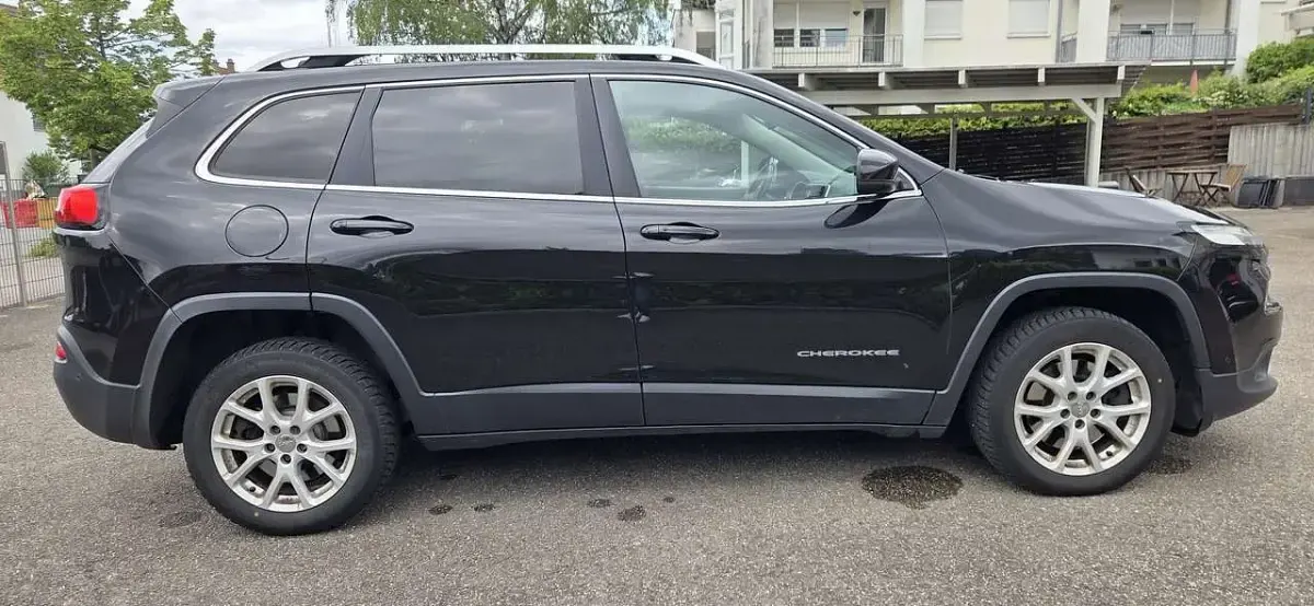 Gebraucht Jeep Cherokee Limited 170 PS (125 kW) 2015 Brilliant black crystal pearl SUV