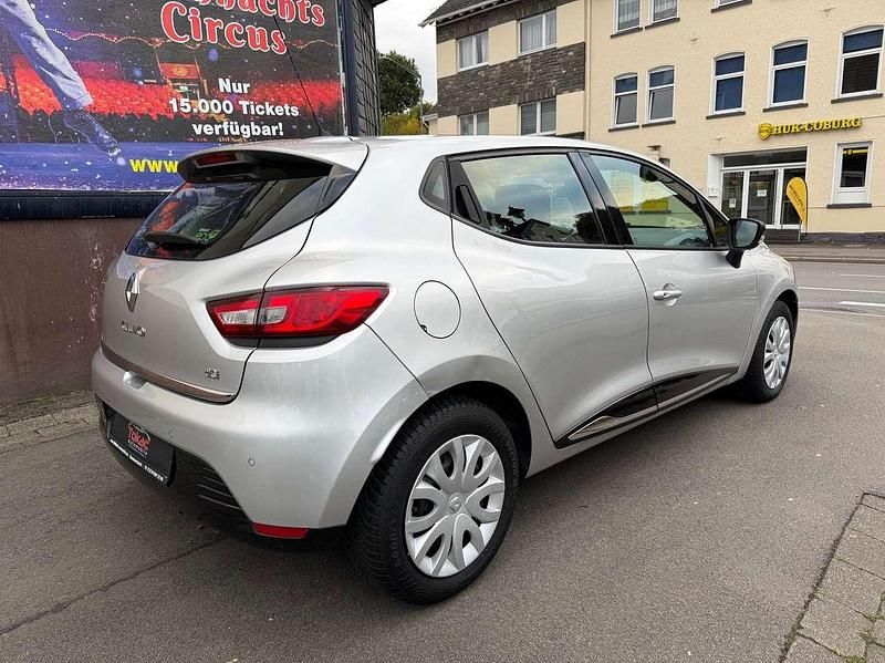 Gebraucht Renault Clio IV Dynamique 90 PS (66 kW) 2014 Silber Kleinwagen