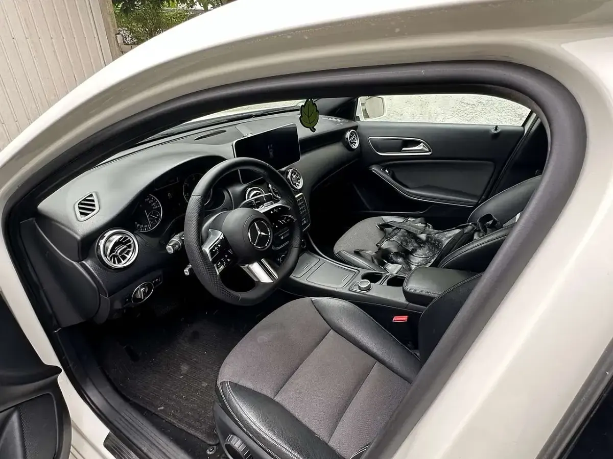 Gebraucht Mercedes A180 Urban 109 PS (80 kW) 2014 Kleinwagen