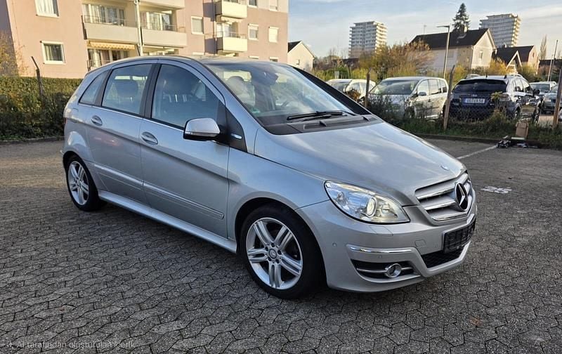 Silber Gebraucht 2009 Mercedes B160 Van / Kleinbus | 5.250 € (Fairer Preis) - Bild 1/4