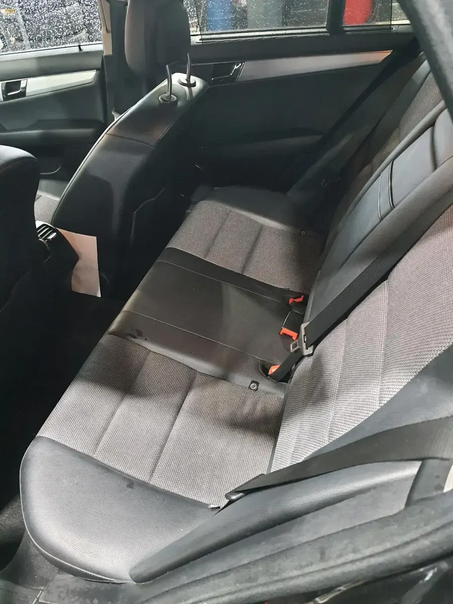 Gebraucht Mercedes C200 184 PS (135 kW) 2010 Schwarz Kombi