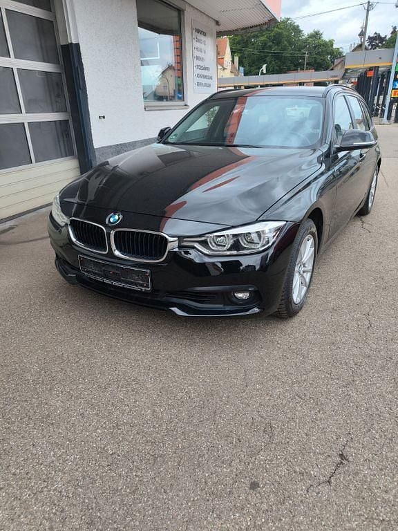 Schwarz Gebraucht 2017 BMW 320 Sport Line Kombi | 14.400 € (Guter Preis) - Bild 1/4