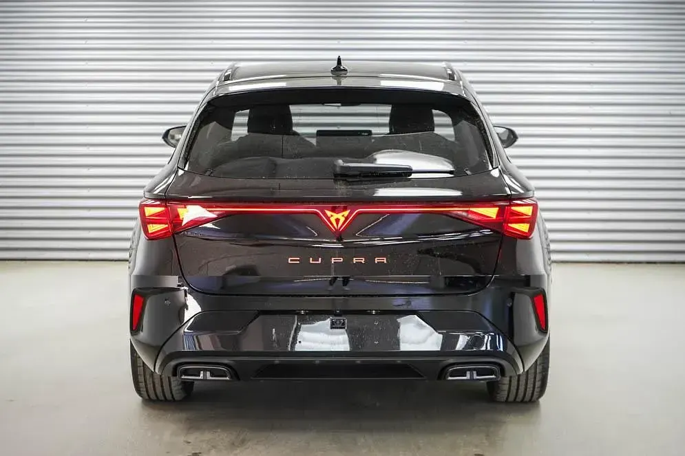 Neu Cupra Leon 204 PS (150 kW) 2026 Midnight black metallic (0e)