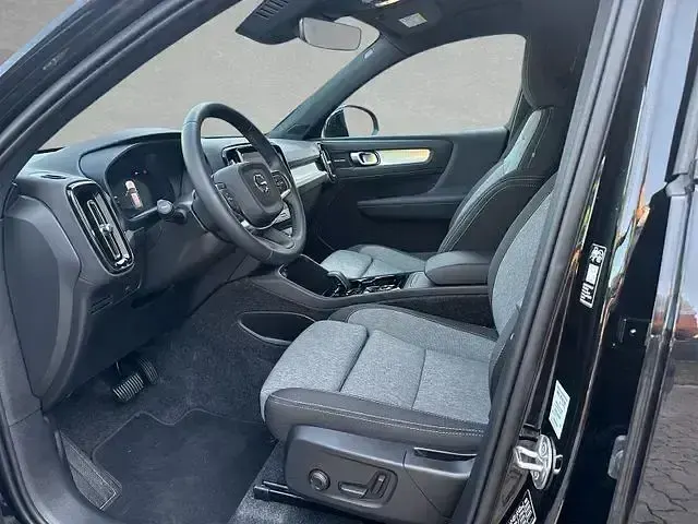 Gebraucht Volvo XC40 Plus 163 PS (119 kW) 2025 Onyx schwarz SUV