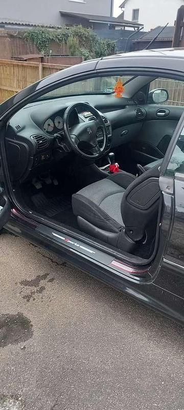 Gebraucht Peugeot 206 CC Tendance 109 PS (80 kW) 2004 Schwarz Cabrio