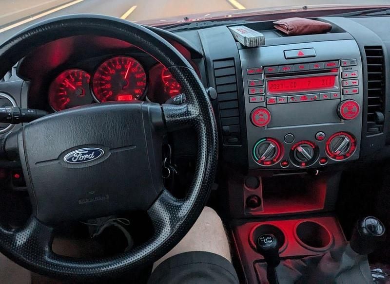 Gebraucht Ford Ranger 143 PS (105 kW) 2011 Rot Pickup