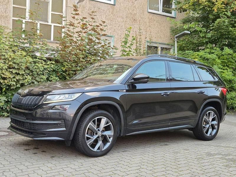 Schwarz Gebraucht 2021 Skoda Kodiaq SportLine SUV | 25.900 € (Fairer Preis) - Bild 1/4