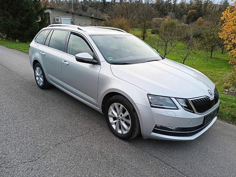 Silber Gebraucht 2019 Skoda Octavia Style Limousine | 9.488 € (Superpreis) - Bild 1/4
