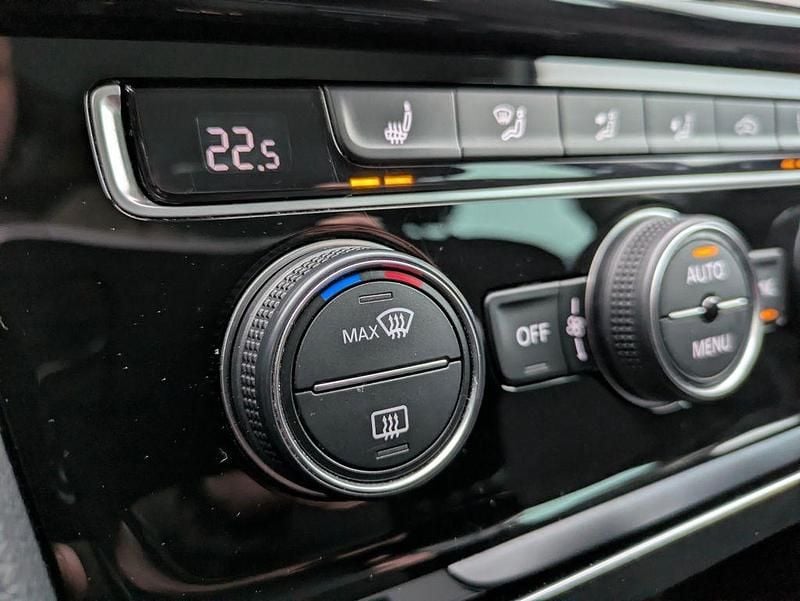 Gebraucht VW Golf VII Sound 110 PS (80 kW) 2018 Schwarz Limousine