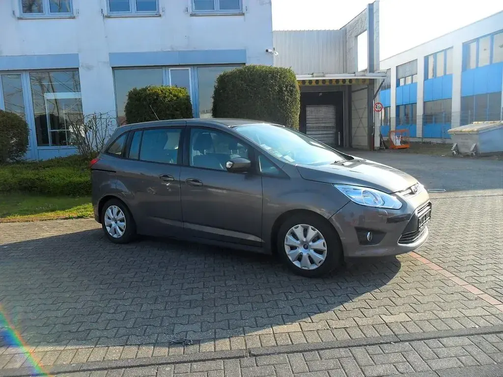 Gebraucht Ford Grand C-Max 116 PS (85 kW) 2013 Braun Van / Kleinbus
