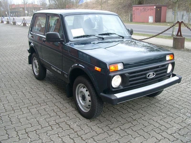 Grün Gebraucht 2020 Lada niva SUV | 18.100 € - Bild 1/4