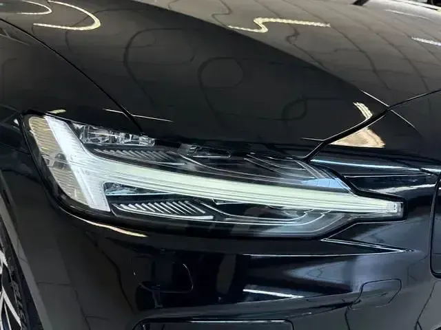 Gebraucht Volvo V60 R-Design 197 PS (144 kW) 2020 Schwarz Kombi