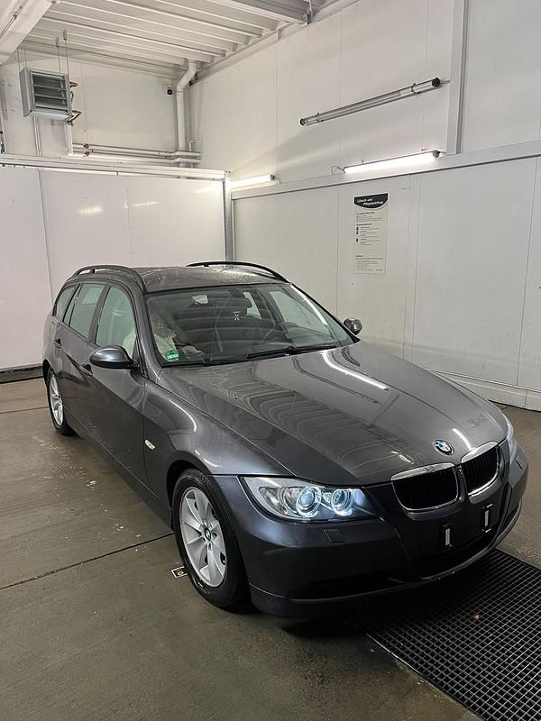 Gebraucht BMW 320 163 PS (119 kW) 2005 Grau Kombi