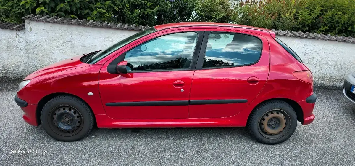 Gebraucht Peugeot 206 75 PS (55 kW) 2004 Rot Kleinwagen