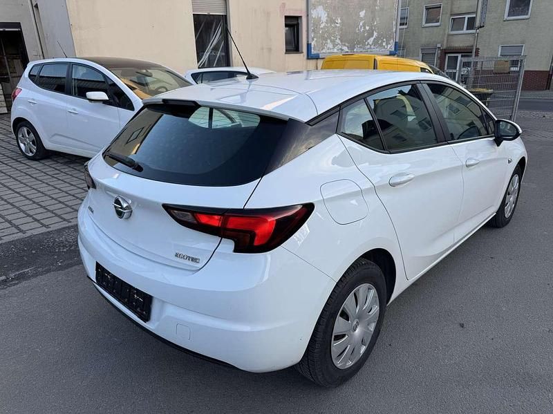 Gebraucht Opel Astra Selection 90 PS (66 kW) 2018 Weiß Kleinwagen