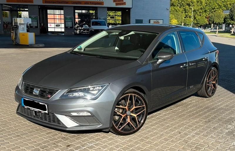 Grau Gebraucht 2018 Seat Leon FR Limousine | 13.900 € (Fairer Preis) - Bild 1/4
