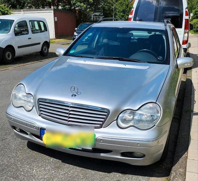 Silber Gebraucht 2003 Mercedes C200 Elegance Kombi | 4.500 € - Bild 1/4