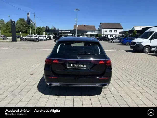 Gebraucht Mercedes E220 Avantgarde 197 PS (144 kW) 2025 Lack obsidianschwarz Kombi