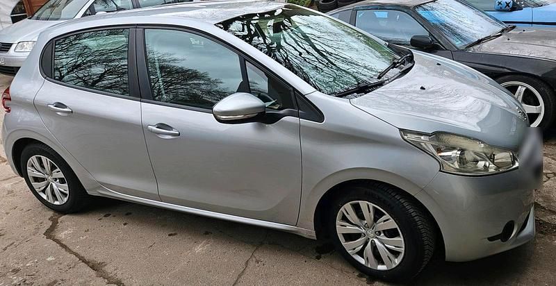 Second-hand Peugeot 208 68 CP (50 kW) 2012 Argintiu Hatchback