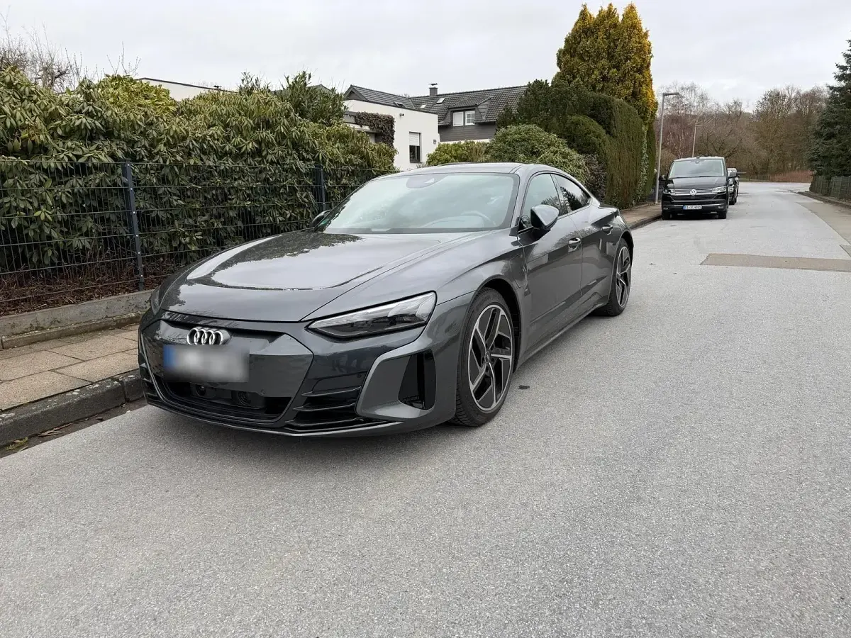 Gebraucht Audi e-tron GT quattro Comfort 350 kW (476 PS) 2022 Grau Limousine