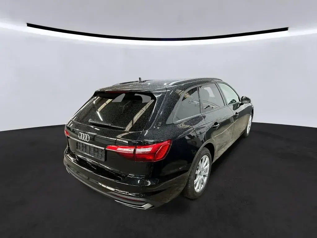 Gebraucht Audi A4 Sport 150 PS (110 kW) 2022 Schwarz Limousine
