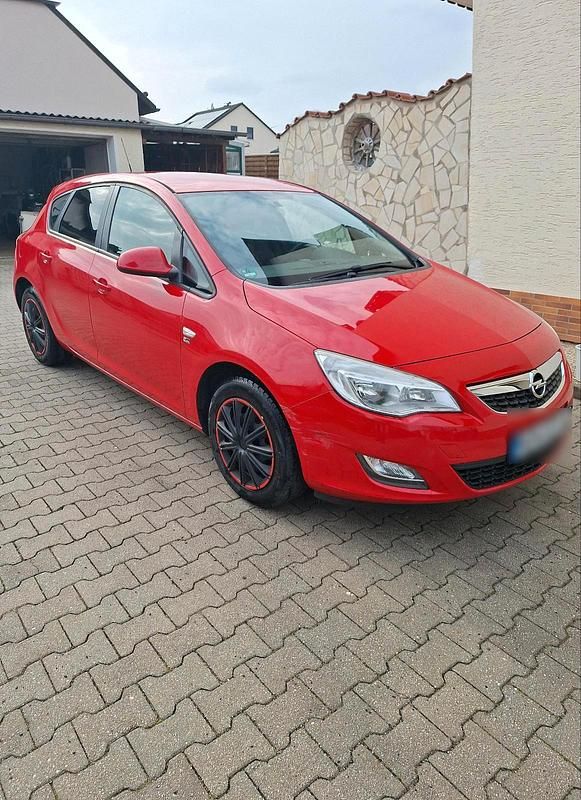 Gebraucht Opel Astra Eco 100 PS (73 kW) 2012 Rot Limousine