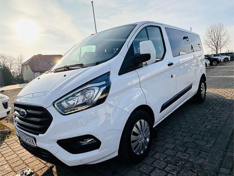 Gebraucht Ford Tourneo 131 PS (96 kW) 2022 Frozen white Van / Kleinbus