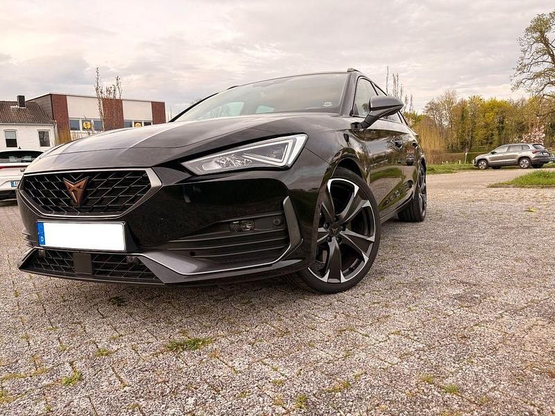 Second-hand Cupra Leon VZ 310 CP (228 kW) 2023 Negru Berlinǎ