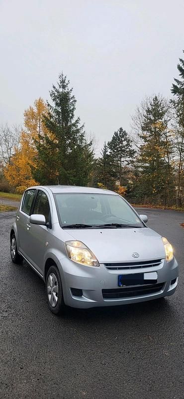 Silber Gebraucht 2008 Daihatsu Sirion Kleinwagen | 2.450 € (Fairer Preis) - Bild 1/4