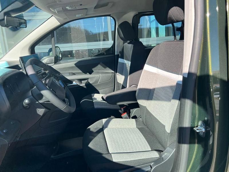 Neu Citroën Berlingo 131 PS (96 kW) 2026 Grün Van / Kleinbus