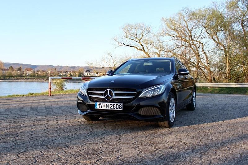 Schwarz Gebraucht 2015 Mercedes C220 Kombi | 11.990 € (Guter Preis) - Bild 1/4