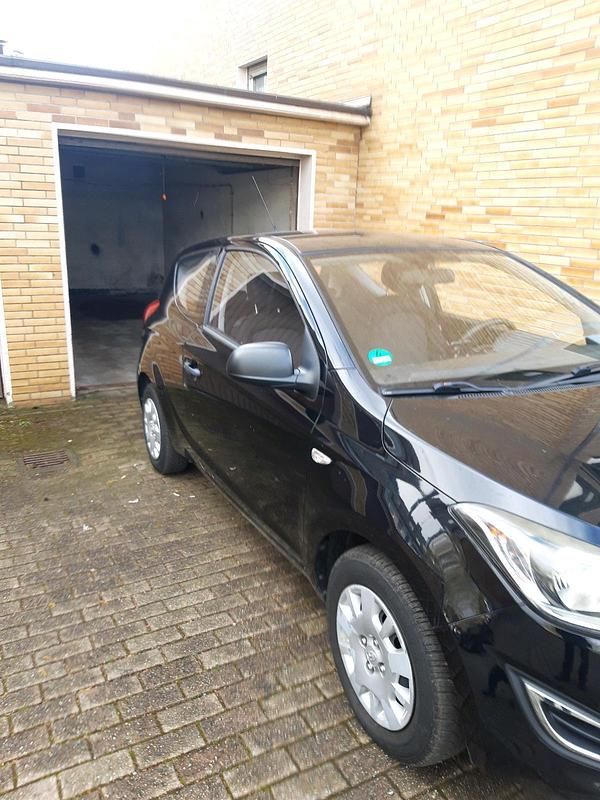 Gebraucht Hyundai i20 85 PS (62 kW) 2013 Schwarz Kleinwagen