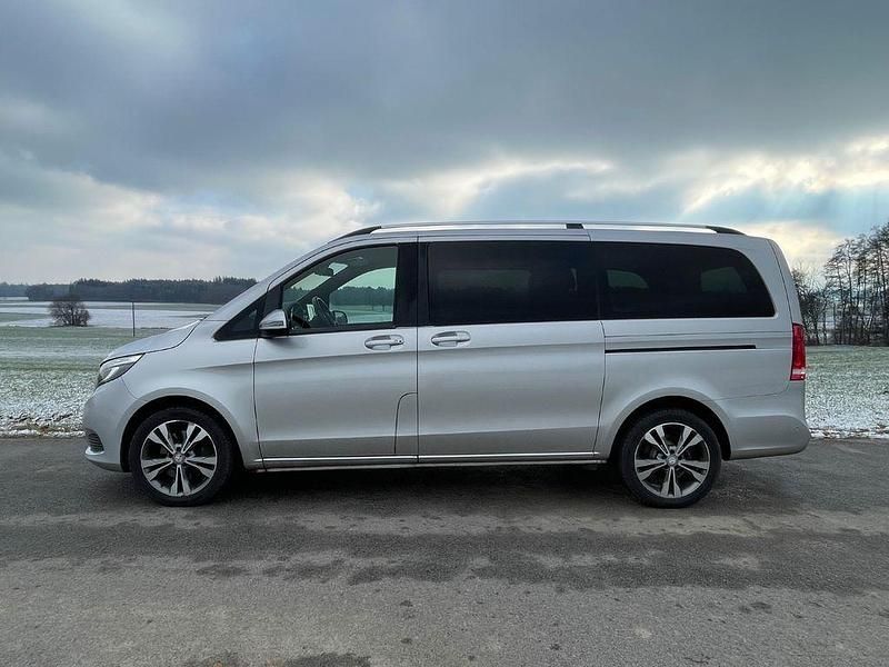 Silber Gebraucht 2016 Mercedes V250 Avantgarde Edition Van / Kleinbus | 24.500 € (Superpreis) - Bild 1/4