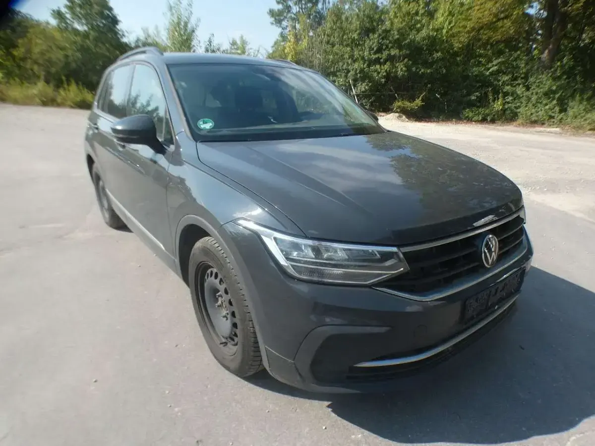 Gebraucht VW Tiguan Life 150 PS (110 kW) 2022 Grau SUV