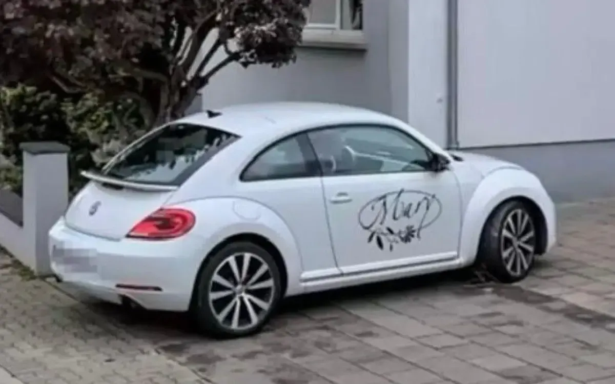 Używany VW Beetle Sport 200 KM (147 kW) 2011 Biały Hatchback