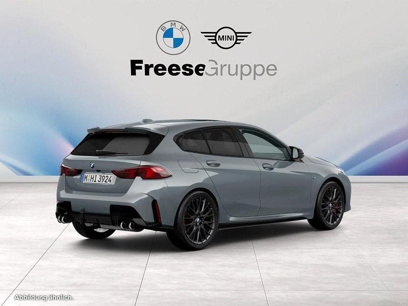 Neu BMW M135 Performance 300 PS (220 kW) 2026 Silber Kleinwagen