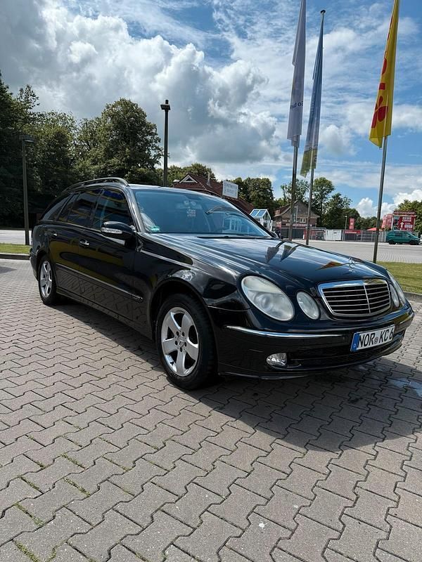 Schwarz Gebraucht 2005 Mercedes E320 Kombi | 3.200 € (Superpreis) - Bild 1/4