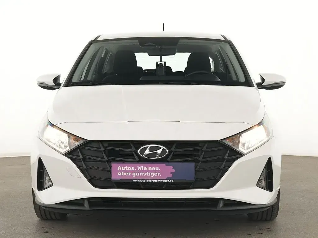 Gebraucht Hyundai i20 Select 84 PS (61 kW) 2022 Atlas white Kleinwagen