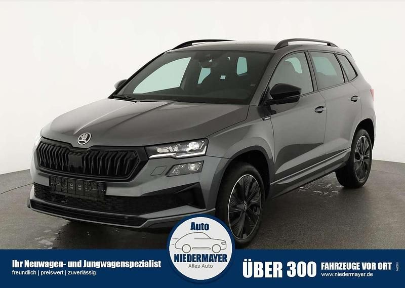 Black magic perleffekt Neu 2025 Skoda Karoq SportLine SUV | 35.995 € (Fairer Preis) - Bild 1/4