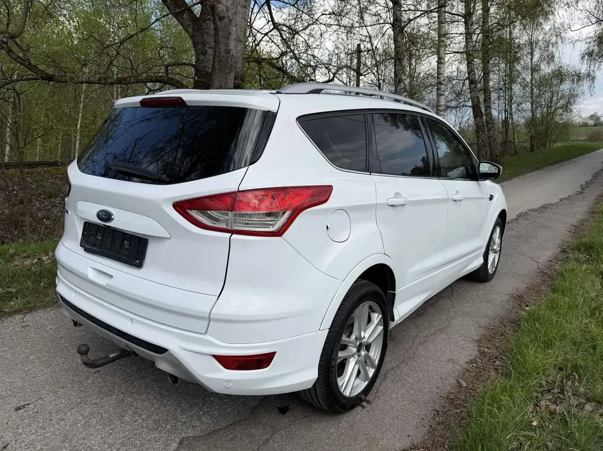 Usado Ford Kuga Titanium 180 HP (132 kW) 2015 Branco SUV