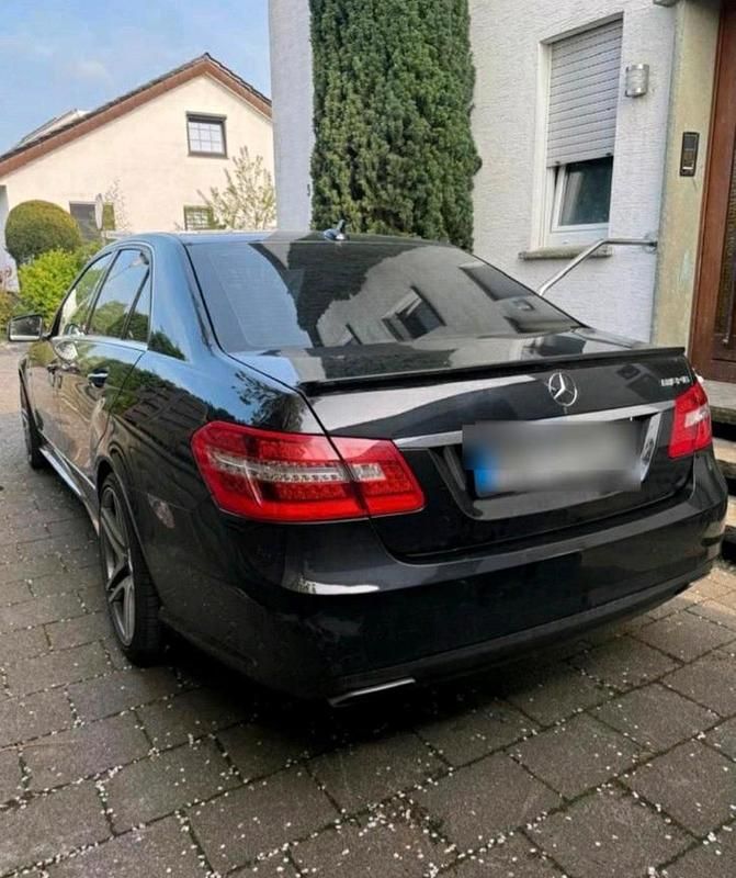 Gebraucht Mercedes E250 204 PS (150 kW) 2012 Schwarz Limousine