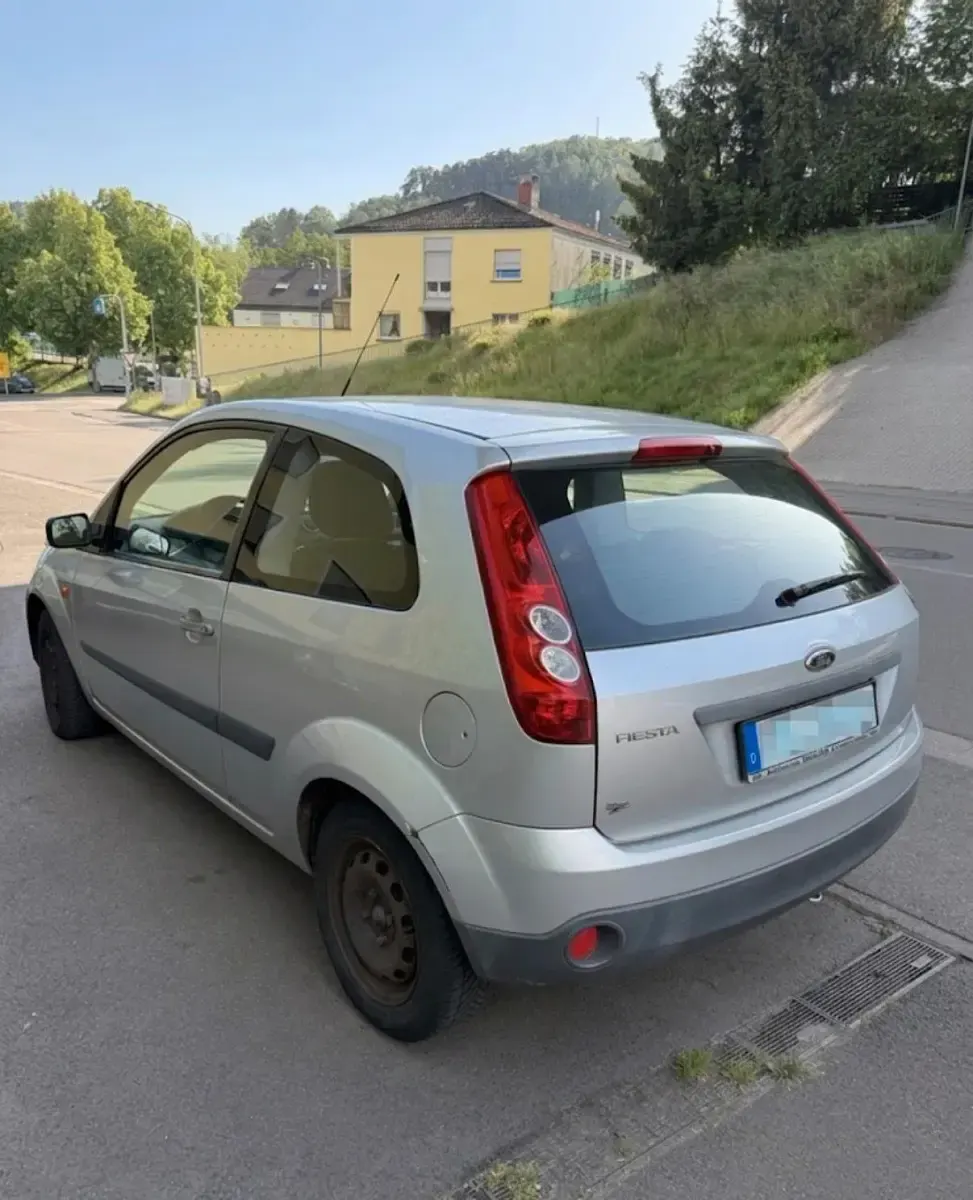 Gebraucht Ford Fiesta 69 PS (50 kW) 2006 Silber Kleinwagen