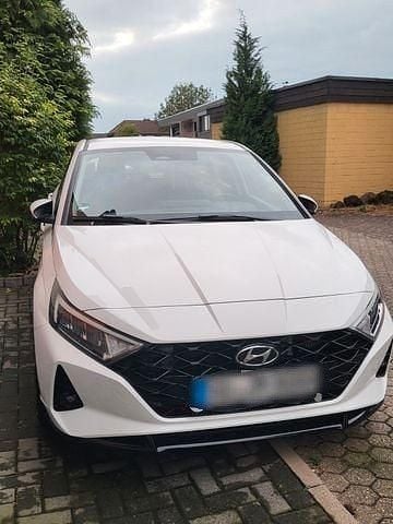 Weiß Gebraucht 2021 Hyundai i20 Intro Edition Kleinwagen | 13.500 € (Guter Preis) - Bild 1/4