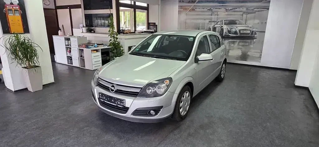 Gebraucht Opel Astra Edition 105 PS (77 kW) 2006 Silber Limousine